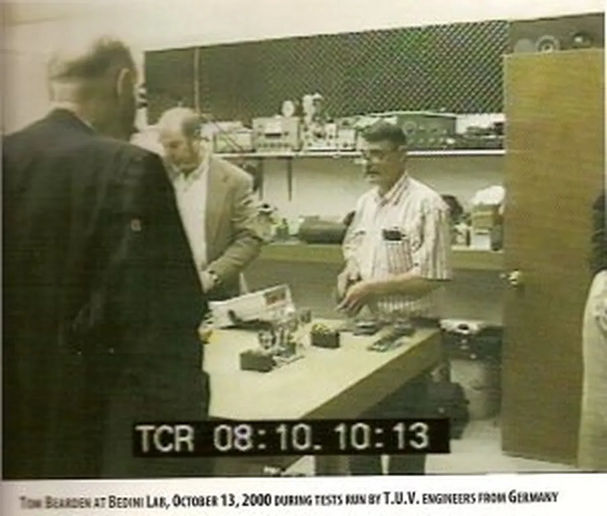 Tom Bearden conducting tests at Bedini Lab on October 13, 2000